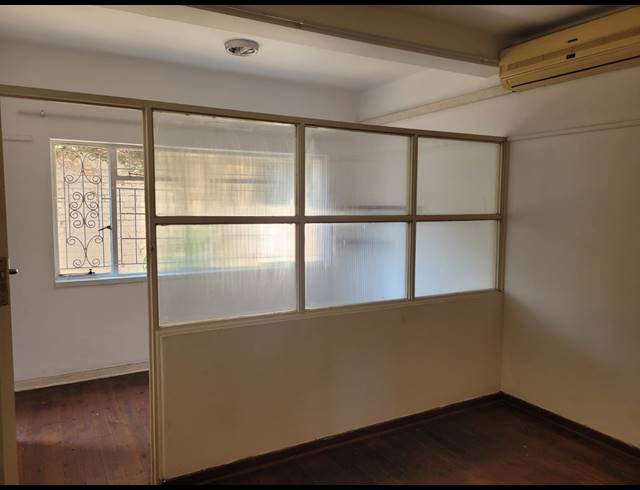 1.5 BEDROOM FLAT TO LET IN MORNINGSIDE